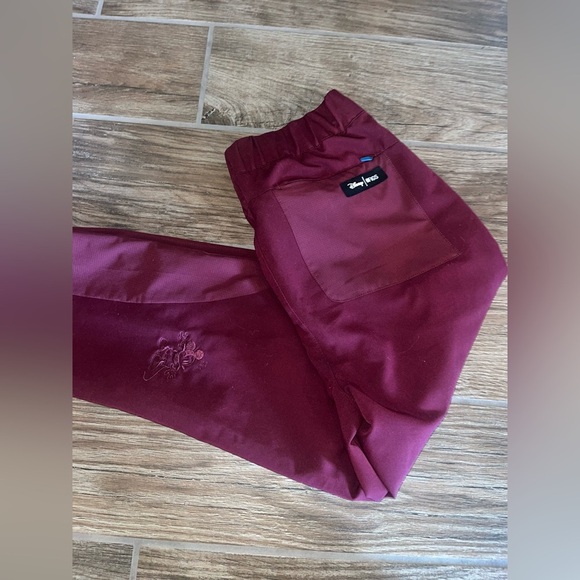 Figs x Disney women’s scrub jogger pants - Picture 3 of 4